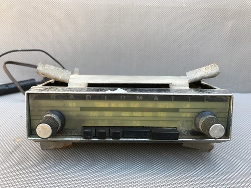 Ancien autoradio vintage