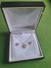 Diamond Necklace And Earings, dancing/floating diamond white gold Rrp£800+