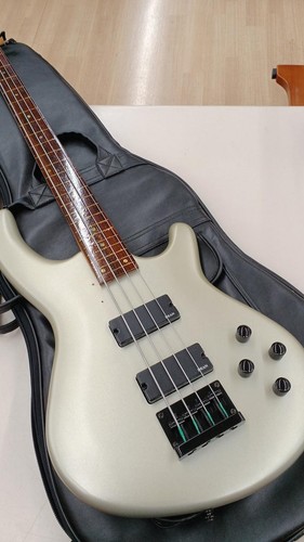Guitare basse électrique - , dean