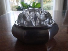 Pique fleurs en verre et