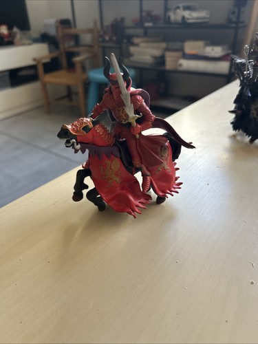 Chevalier démon avec cheval - avec,