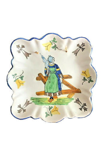 Assiette carrée ancienne - assiette,