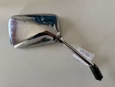 UN RETROVISEUR RETRO DROIT