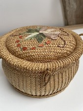 Boîte à couture en rafia