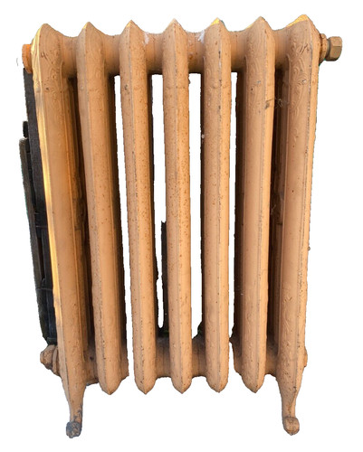 Radiateur ancien sur pieds - , a