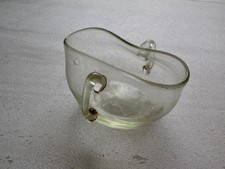 Tasse de malade en verre