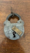 cadenas ancien en fer sans