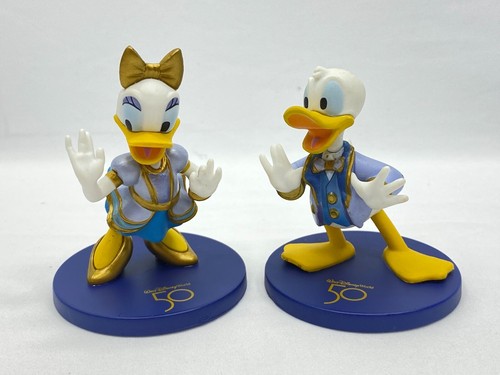 Donald daisy duck figurine - &,