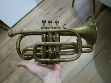 petite trompette vintage.   