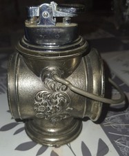 Briquet  vintage en étain Et laiton chromé forme d'ancienne lampe France