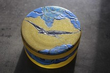 LEUNE  bonbonierre ou boite à bijoux  hirondelle  en verre émaillé givré