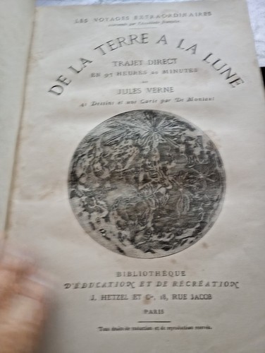 Terre la lune et - la, à