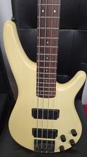 Guitare basse électrique