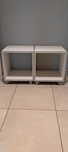 Deux tables chevet - deux,