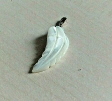 Pendentif en forme de feuille