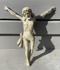 Sculpture de Christ en Croix