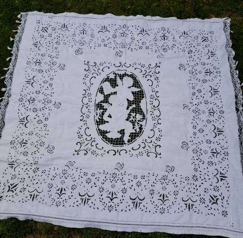 Ancienne nappe couvre lit