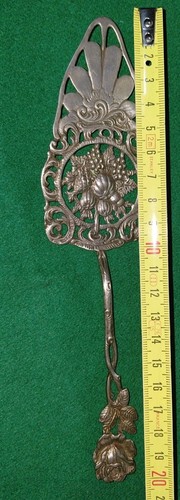 Antiquite objet vitrine pelle - antiquite,
