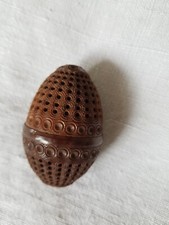 Ancien OEUF à CHAPELET  noix  COROZO sculpté