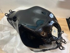 UN RESERVOIR NOIR MOTO