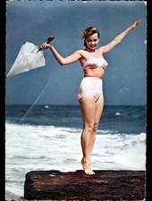 PIN-UP at sea / BALANCING MODEL TOP with UMBRELLA 1950 period