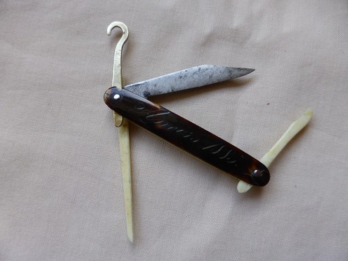 Ancien petit couteau - , pliant
