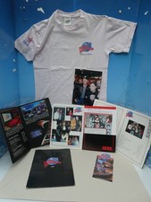 B.WILLIS D.MOORE  A.SCHWARZENEGGER AU PLANET HOLLYWOOD PARIS PHOTOS ET DOCS