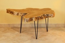 Petite Table De Café Ou Fumée En Teak Irrégulière Et Jambes en Fer CM 70x70x45 H