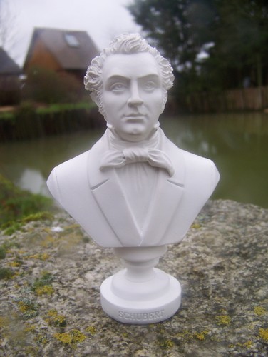 Re0107 figurine - re0107,