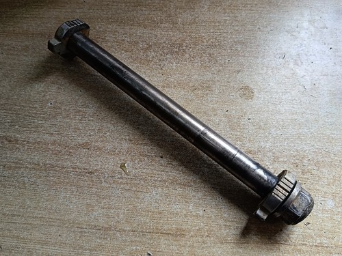 Axe roue arriere - axe,