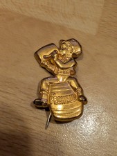 jolie épingle dorée bière