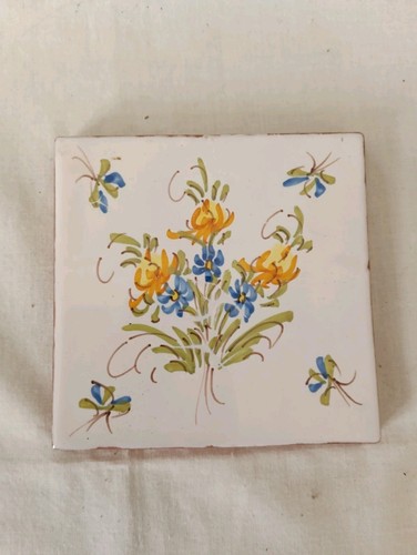 Carreau faïence fleuri signé - carreau,