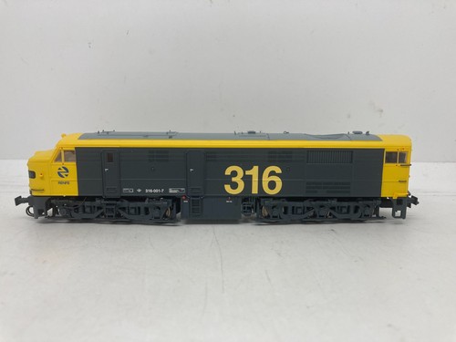 Electrotren 2404 locomotive - ho,