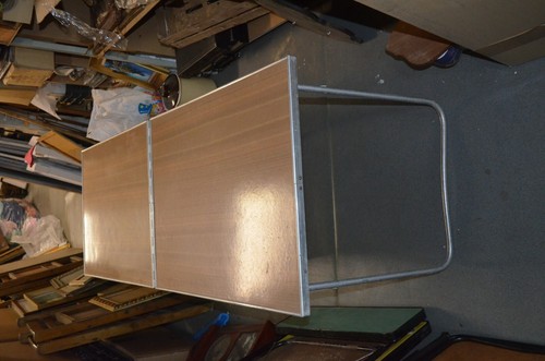 Ancienne table pliante de - **,
