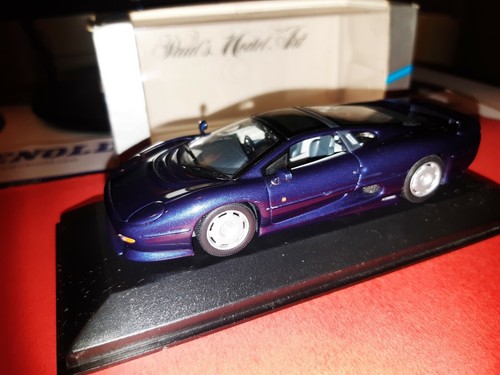 Magnifique jaguar 220 bleue - 220,
