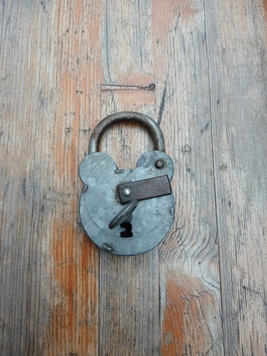 Ancien cadenas avec - cadenas,