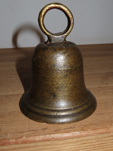 Belle cloche ancienne - , en
