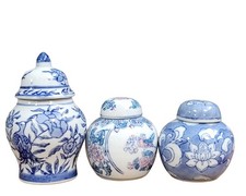 Trois pots couverts en porcelaine chinoise