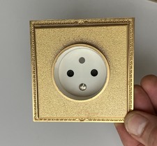 Cadre + Enjoliveur Prise 2 P