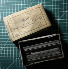 Très ancienne boîte (quasi complète) de crayons en ardoise naturelle 12 cm