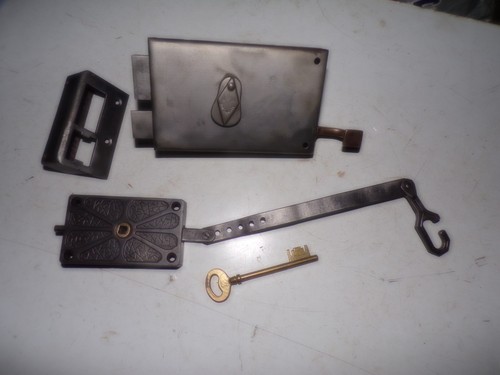 Serrure ancienne pour - , porte