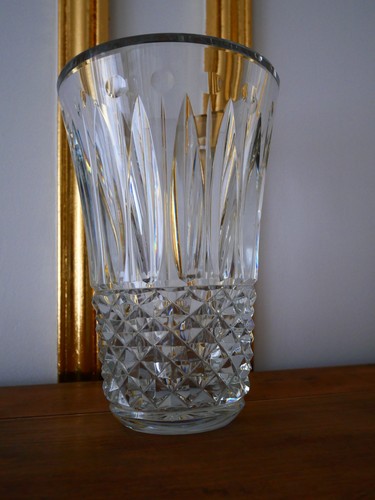 Vase droit cristal - , taillé
