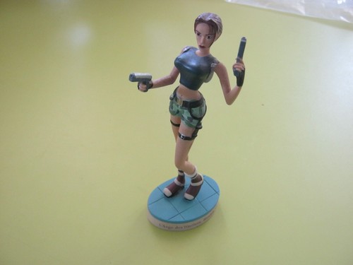 Figurine lara croft tomb - lara,