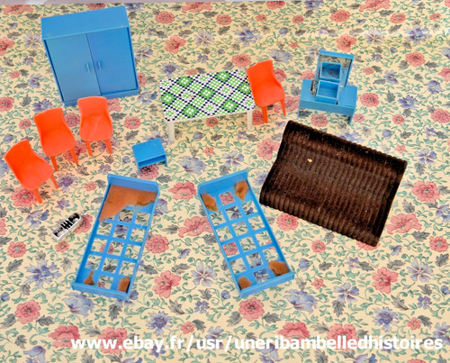 Lot petits meubles pour - ,