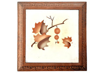 DES04 : ANCIEN DESSOUS de PLAT en CÉRAMIQUE aux feuilles