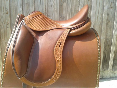 Selle cuir sculpture - en,