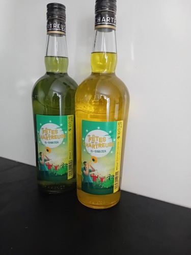 2 bouteilles des Fêtes de la