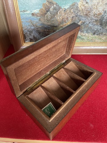 Boîte timbres époque - À,