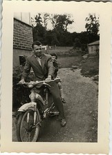 ANTIQUE PHOTO - VINTAGE SNAPSHOT - MOPED MOTORCYCLE FASHION - MOTORCYCLE