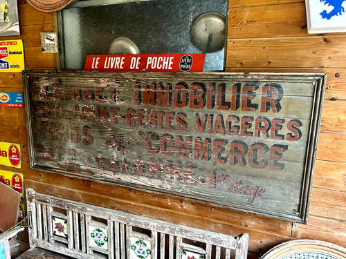 Ancienne grande enseigne bois